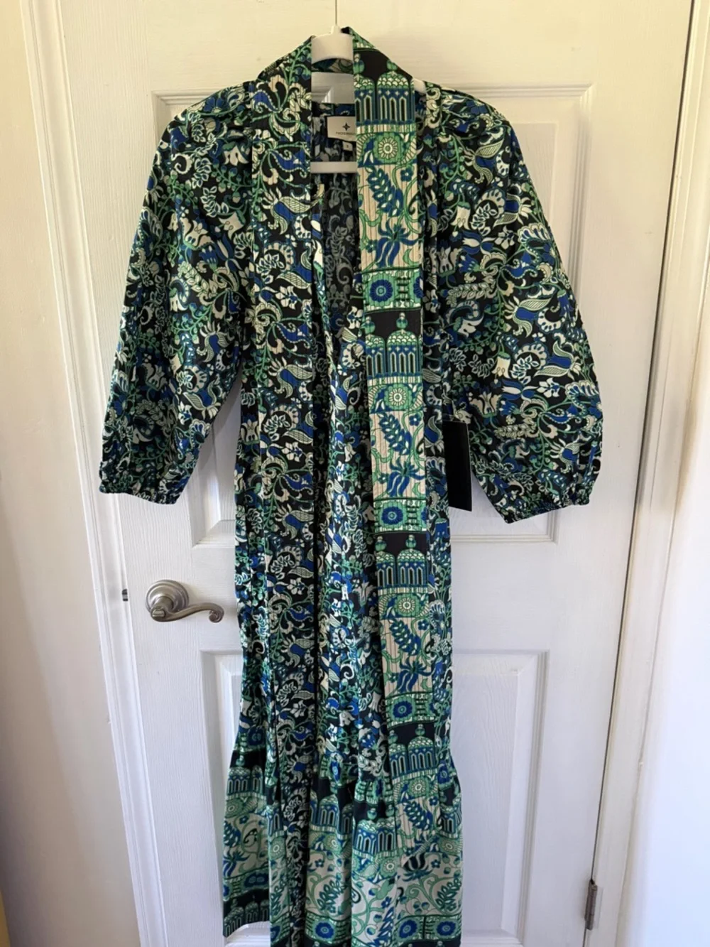 Tuckernuck NEW Batik Floral
Lyles Green Blue Puff Sleeve Belted
Midi-Size Small - Picture 5 of 7